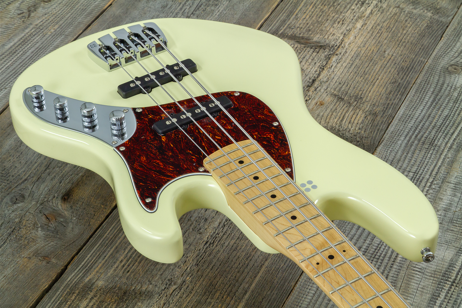 Sandberg California Tt Short Scale Active Mn - Highgloss Creme - Basse Électrique Solid Body - Variation 2