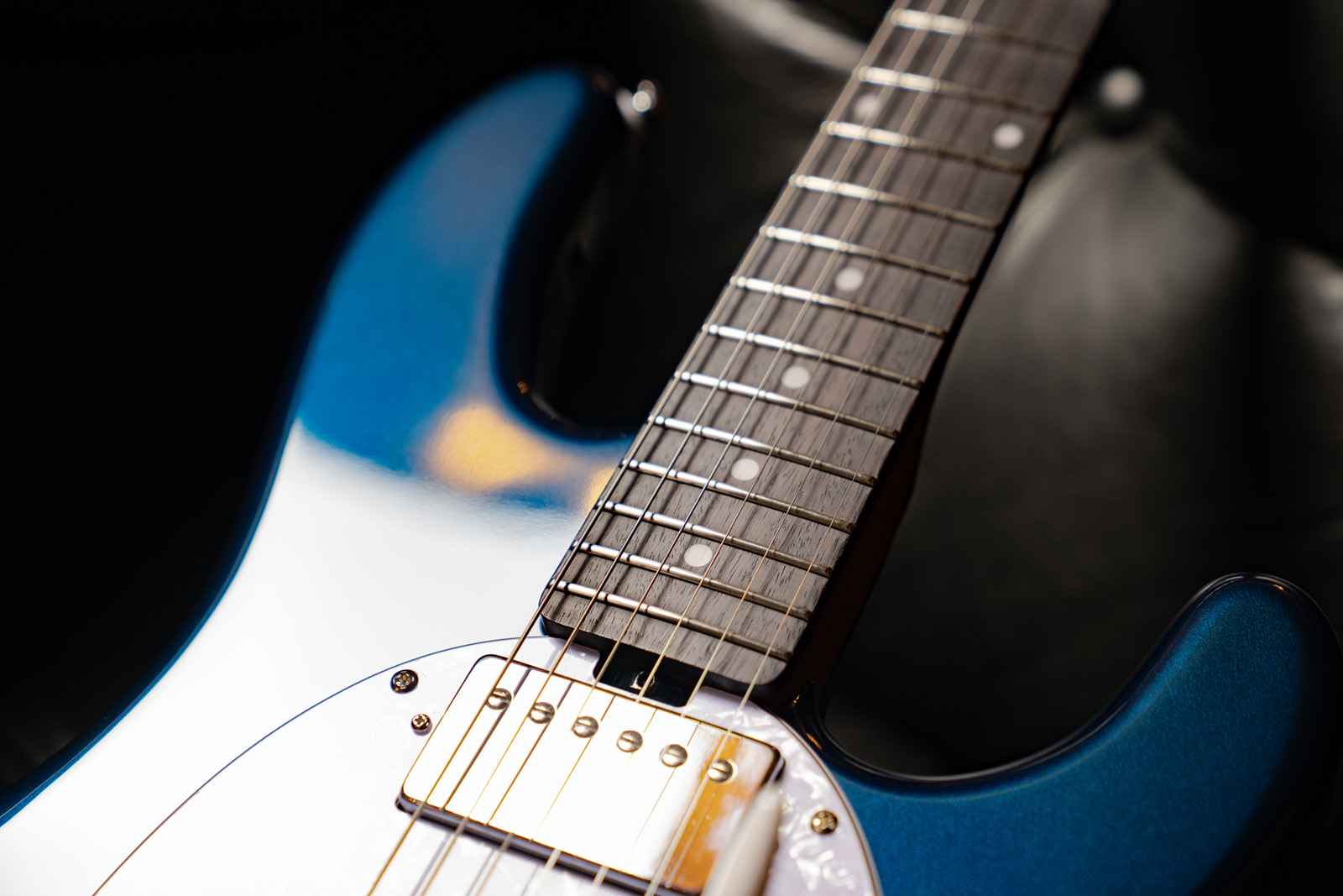 Sterling By Musicman Stingray Ii Trem Hh Rw - Blue Pearl - Guitare Électrique Forme Str - Variation 2