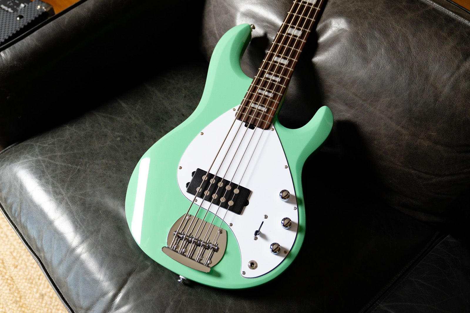 Sterling By Musicman Stingray4  5-cordes 1h Jat - Seafoam Green - Basse Électrique Solid Body - Variation 3