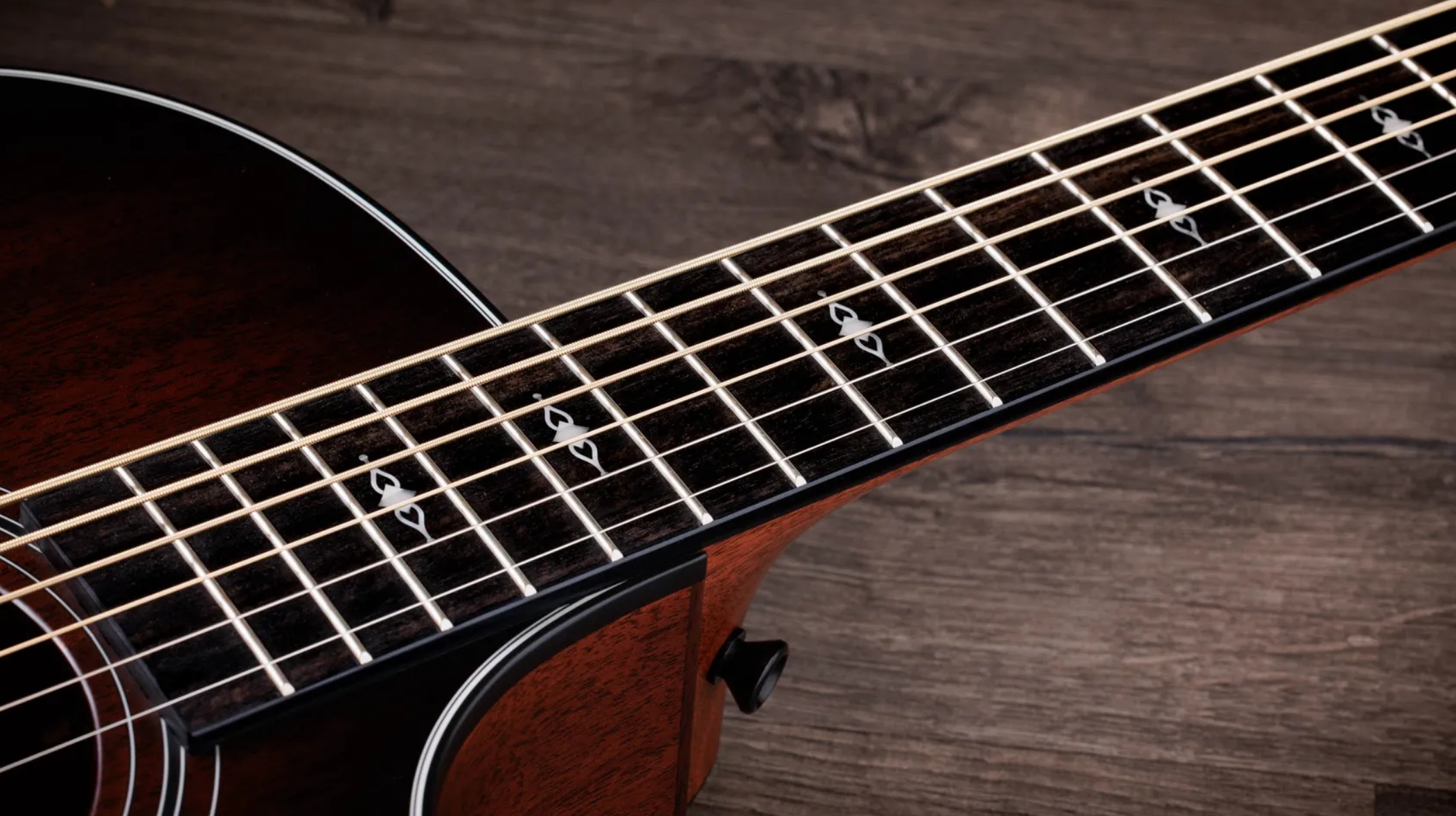 Taylor 324ce Baritone 6 Ltd Grand Auditorium Cw Tout Acajou Eb Es2 - Shaded Edgeburst Top Satin - Guitare Folk - Variation 2