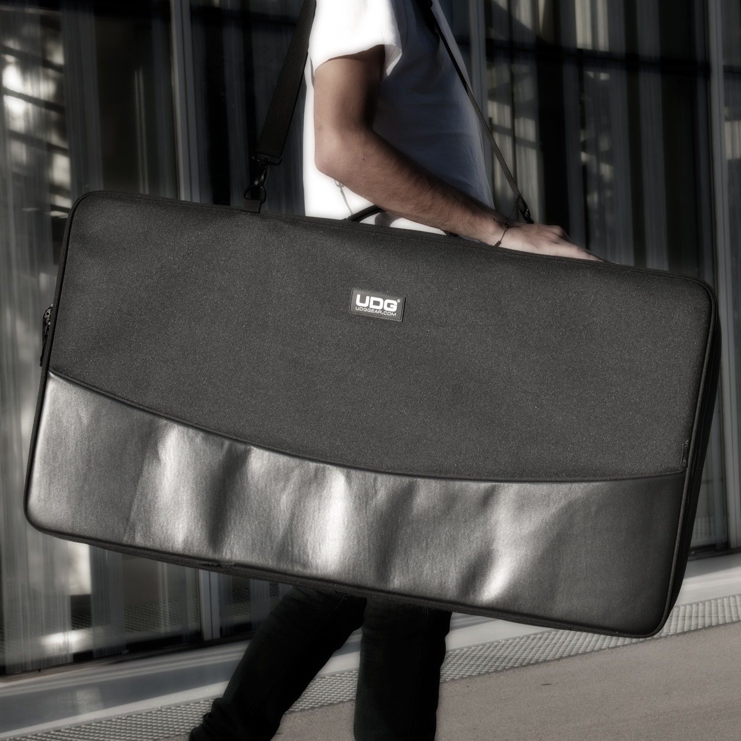 Udg Urbanite Midi Controller Sleeve Extra Large Black - Housse Dj - Variation 3