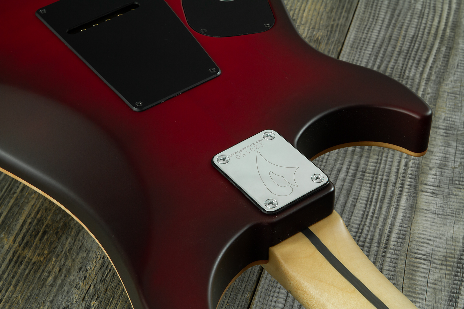 Vigier Excalibur Ultra Hsh Trem Mn - Double Ruby Fade Matte - Guitare Électrique Forme Str - Variation 8